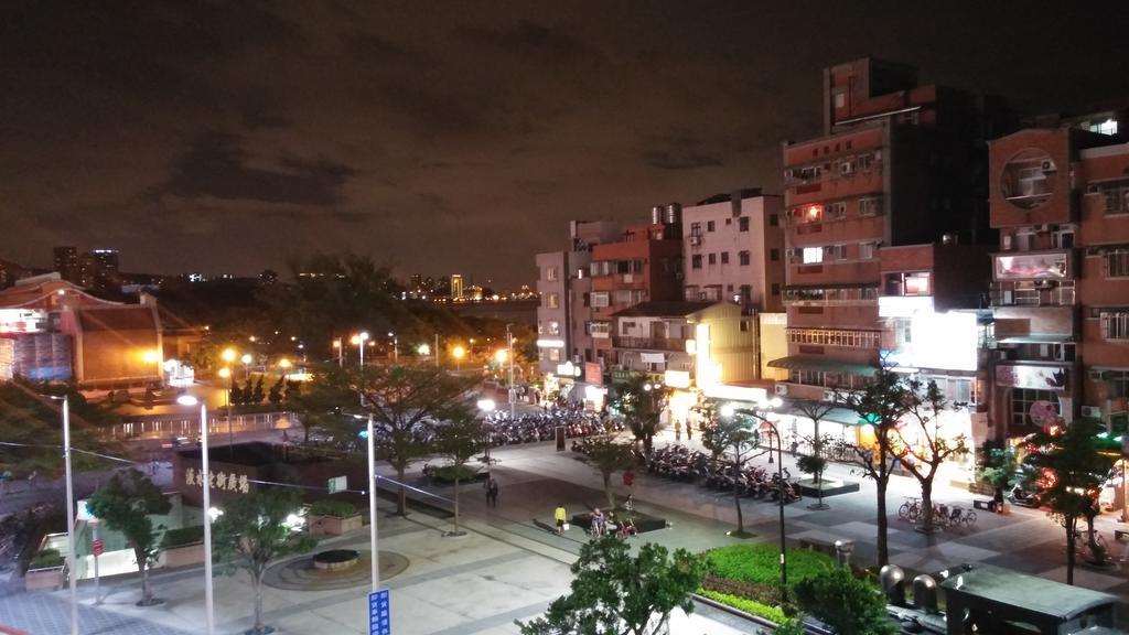 Locomotive Homestay Tamsui Extérieur photo